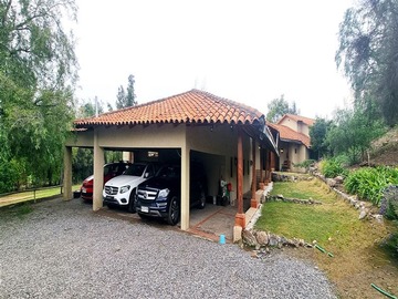 Casa en venta en Venta Amplia Casa 5 Dormitorios, 378 m2 útil, 25.600 m2 terreno, Hacienda Chacabuco, Colina, Colina - 5 dormitorios, 4 baños