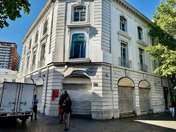 Casa en venta en Vendo ex sucursal bancaria en providencia, Providencia - 3 baños