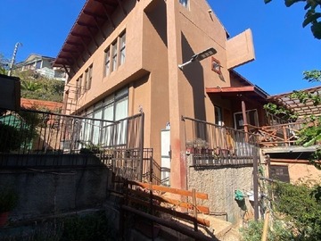 Casa en venta en La coruña, Viña del Mar - 5 dormitorios, 4 baños