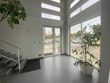 Local Comercial en arriendo mensual en Moderno y amplio // local en talca (169668), Talca - 2 baños
