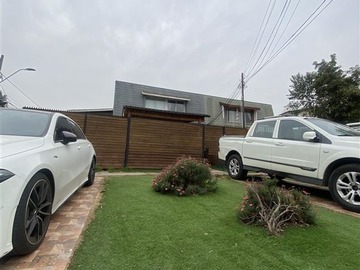 Casa en venta en Llaima 6600, Peñalolén - 4 dormitorios, 3 baños