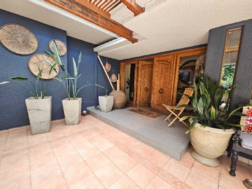 Casa en venta en Oasis urbano al pie del Cerro Calán (131605), Las Condes - 5 dormitorios, 6 baños