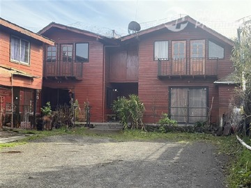Casa en arriendo mensual en Al Llegar a Saturnino Epulef, Villarrica - 4 dormitorios, 2 baños