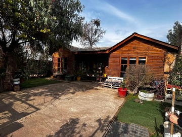 Parcela en venta en Amplio Terreno con 2 Casas Psje los Espinos, Sol Septiembre Lampa - 5 dormitorios, 2 baños