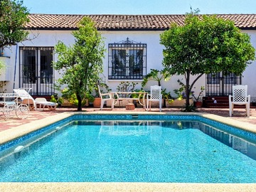 Casa en arriendo mensual en Sector Eduardo Castillo Velasco, Ñuñoa - 8 dormitorios, 7 baños