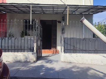 Casa en venta en Lo encalada con calle uno, Ñuñoa - 3 dormitorios, 1 baño