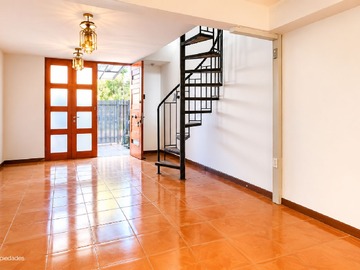 Casa en arriendo mensual en Eros 577, La Florida, Región Metropolitana de Santiago 8240000, Chile, La Florida - 2 dormitorios, 1 baño