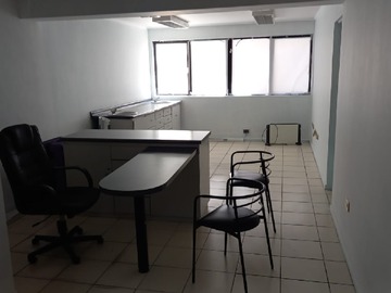 Oficina en venta en Vende Consulta Médica en Edif. E. Deformes en Pza Victoria - 1 dormitorio, 1 baño