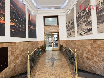 Oficina en arriendo mensual en San Antobno / Merced, Santiago - 7 dormitorios, 2 baños