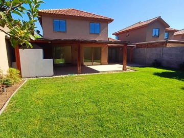 Casa en arriendo mensual en Se arrienda casa Remanso de Chicureo (94235), Colina - 4 dormitorios, 3 baños