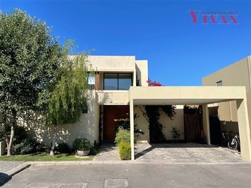 Casa en venta en Jose rabat, Colina - 3 dormitorios, 4 baños