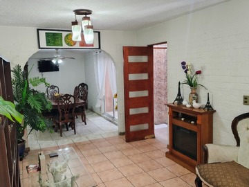 Casa en venta en Av los pajaritos, Estación Central - 5 dormitorios, 3 baños