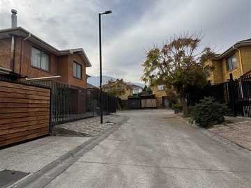 Casa en venta en El Vienes 6406, Puente Alto - 4 dormitorios, 3 baños