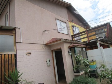 Casa en venta en alejandro peralta con Troncos viejos, Villa Alemana - 3 dormitorios, 1 baño