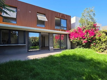 Casa en venta en Casa Amplia con Jardín Luminoso (149898), Colina - 3 dormitorios, 3 baños