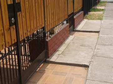 Casa en venta en Guardiamarina Riquelme, Quilicura - 5 dormitorios, 2 baños