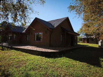 Casa en venta en Venta hermosa casa con recepción villarrica (167859), Villarrica - 3 dormitorios, 2 baños