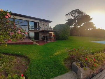 Casa en venta en Estilo años 60, gran terreno y vista al mar (78202), Concón - 5 dormitorios, 4 baños
