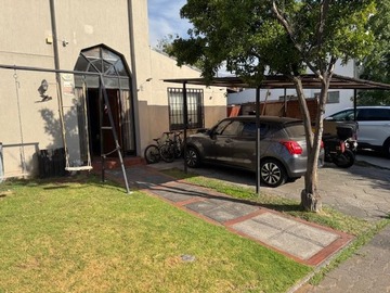 Casa en arriendo mensual en Helsby 8921, La Reina, La Reina - 5 dormitorios, 3 baños