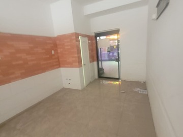 Local Comercial en arriendo mensual en Rosa Rodriguez Riquelme, Santiago - 1 baño