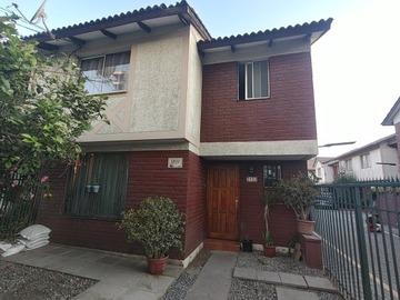 Casa en venta en Excelente casa en condominio, La Reina - 4 dormitorios, 3 baños
