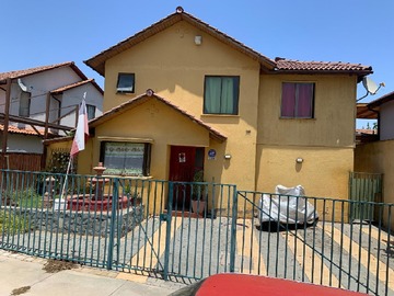 Casa en venta en Las Azaleas Ote., Pudahuel - 4 dormitorios, 3 baños