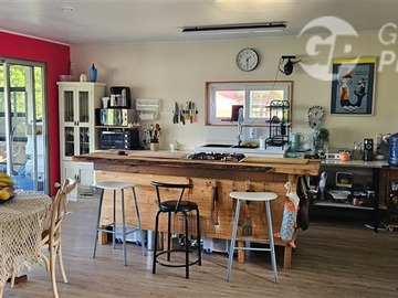 Casa en venta en Parcela autosustentable de 10.000 m² con dos casas, bosque y pozo profundo en Laguna Verde, Valparaíso - 5 dormitorios, 2 baños