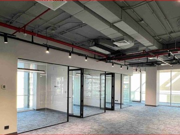 Oficina en arriendo mensual en Arrienda Oficina Av. las Condes 186 M2 UF 90 Vitacura