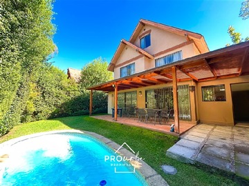 Casa en venta en Colegio Padre Hurtado y Juanita de los Andes, Las Condes - 5 dormitorios, 4 baños