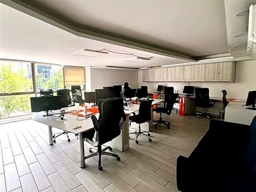 Oficina en arriendo mensual en La Capitanía/ Metro Manquehue, Las Condes - 6 dormitorios, 4 baños