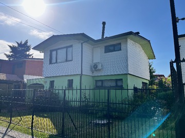 Casa en venta en Av. Simpson 1053, Valdivia - 4 dormitorios, 2 baños