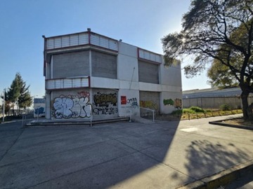 Casa en venta en Vendo ex sucursal bancaria en quinta normal, Quinta Normal - 12 dormitorios, 4 baños