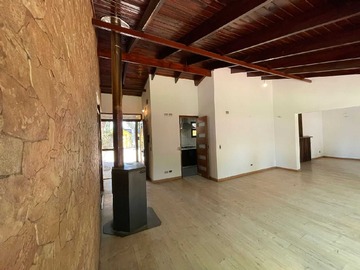 Casa en arriendo mensual en Casa Luminosa Ideal para Familias (166672), Colina - 5 dormitorios, 4 baños