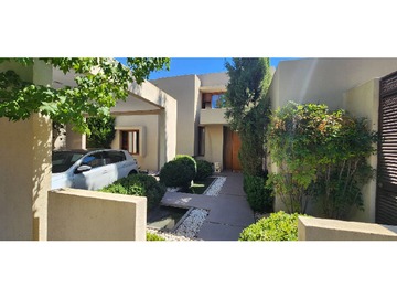 Casa en venta en Avenida Los Rios 11000, Colina - 4 dormitorios, 4 baños