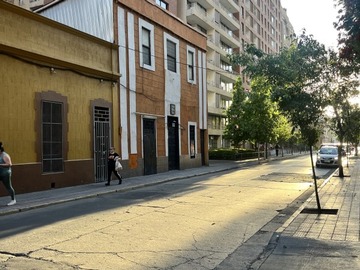 Casa en venta en Lord cochrane / padre miguel de olivares, Santiago - 5 dormitorios, 3 baños