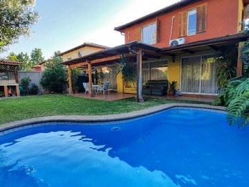 Casa en arriendo mensual en Quebrada de Macul / Consistorial, Peñalolén - 4 dormitorios, 4 baños