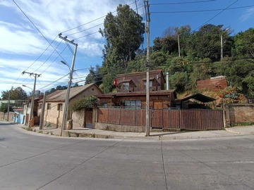 Casa en venta en Casa y Terreno, Sector Barrio Ohiggins, Valparaíso - 7 dormitorios, 3 baños