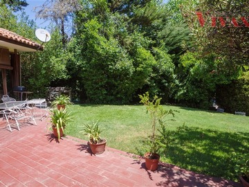 Casa en venta en Camino del cajón, Lo Barnechea - 5 dormitorios, 3 baños