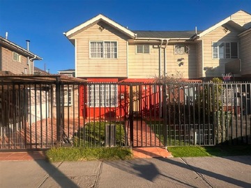 Casa en arriendo mensual en La Primavera 692 Puente Alto, Puente Alto - 3 dormitorios, 2 baños
