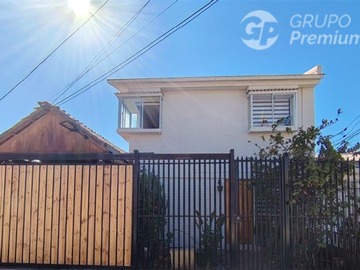 Casa en venta en Entre calle El Cedro y El Ciruelo, Copiapó - 4 dormitorios, 2 baños