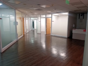 Oficina en arriendo mensual en Miraflores, Santiago - 12 dormitorios, 4 baños