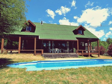 Casa en venta en Camino Al Volcan, Pucón - 5 dormitorios, 5 baños