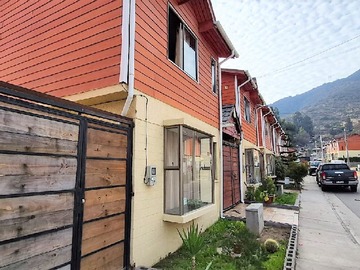 Casa en venta en Venta de Casa de 2 Dormitorios, En Hijuelas, En Avda. Principal. ... - 2 dormitorios, 1 baño
