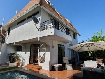 Casa en venta en Hermosa casa cercana a metro francisco bllbao, Las Condes - 5 dormitorios, 4 baños