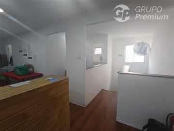 Local Comercial en arriendo mensual en Amplio Local comercial, de 70m2 aprox, con baño, ubicado en un segundo nivel, en pleno centro de la Serena., La Serena - 1 baño