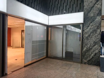 Local Comercial en arriendo mensual en Espacioso local // gran flujo (173322), Santiago - 2 baños