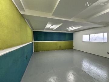 Local Comercial en arriendo mensual en Nataniel con Diez de Julio, Santiago - 1 baño