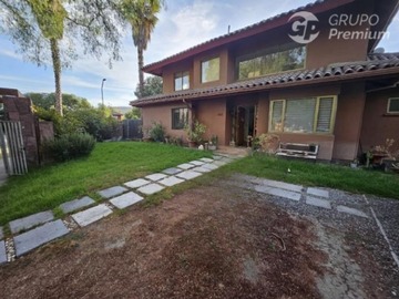 Casa en arriendo mensual en Tu futuro hogar en santa elena, exclusivo condominio en chicureo, Colina - 5 dormitorios, 4 baños