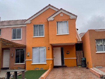 Casa en arriendo mensual en Arriendo Casa Dentro de Condominio - 5 dormitorios, 3 baños