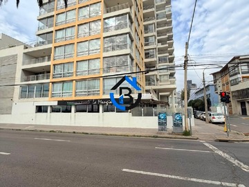 Local Comercial en venta en Esquina av. Errázuriz , edificio vista mar, Valparaíso - 1 dormitorio, 4 baños